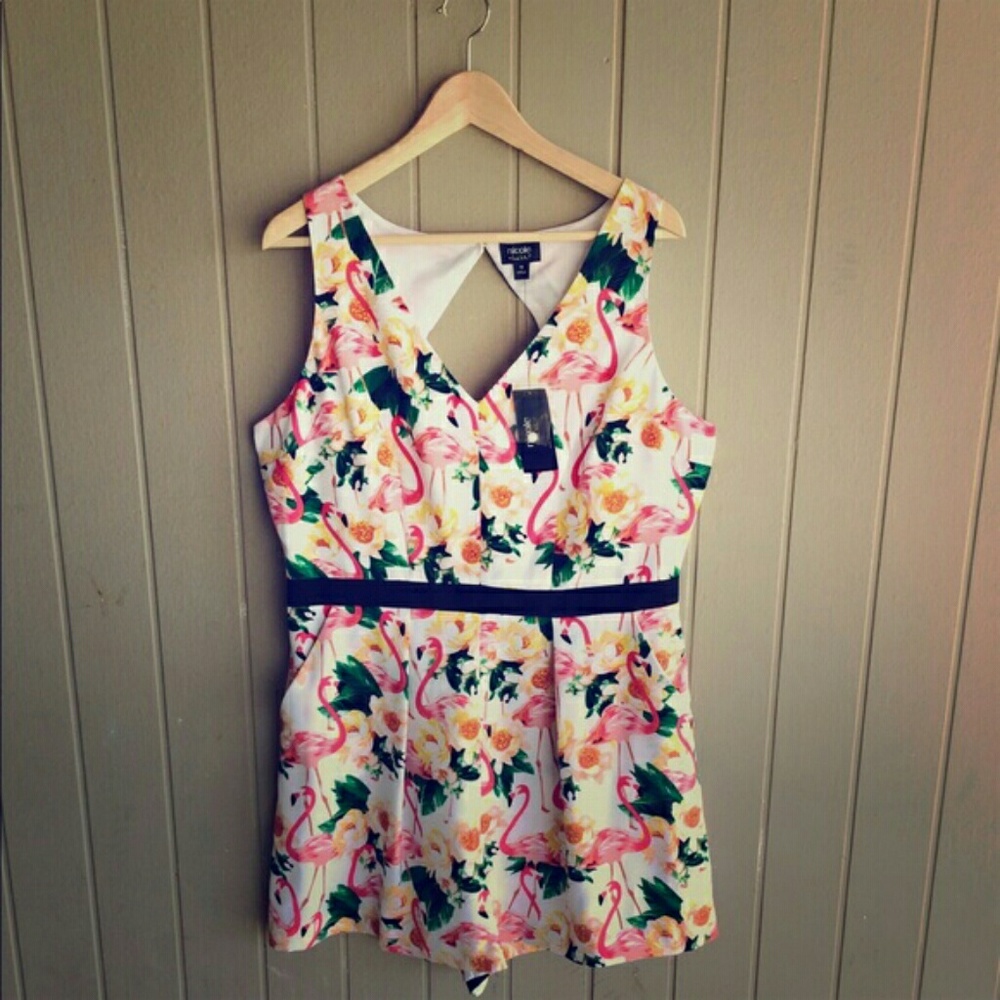 ♡HOST PICK♡ NWT Flamingo Romper Size 14 - Picture 2 of 4